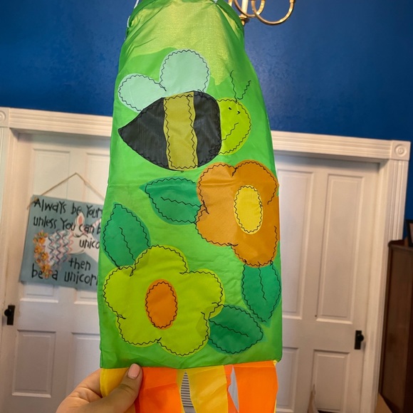 Vintage Spring Bee Windsock - Picture 4 of 6